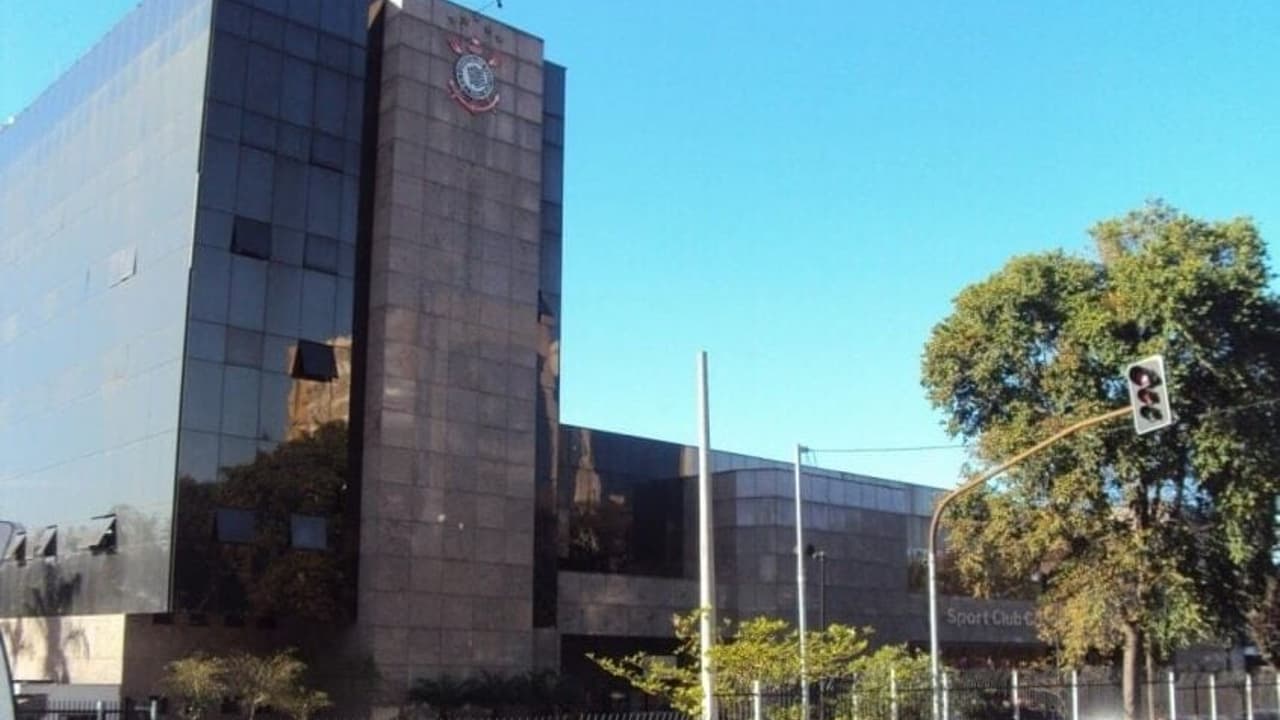 Conselho do Corinthians registra boletim por vazamento de fatura corporativa.