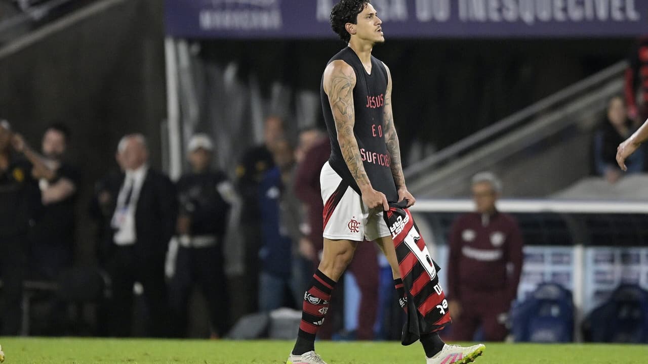 Herói Pedro envia mensagem à diretoria rubro-negra após vitória sobre o Fluminense.