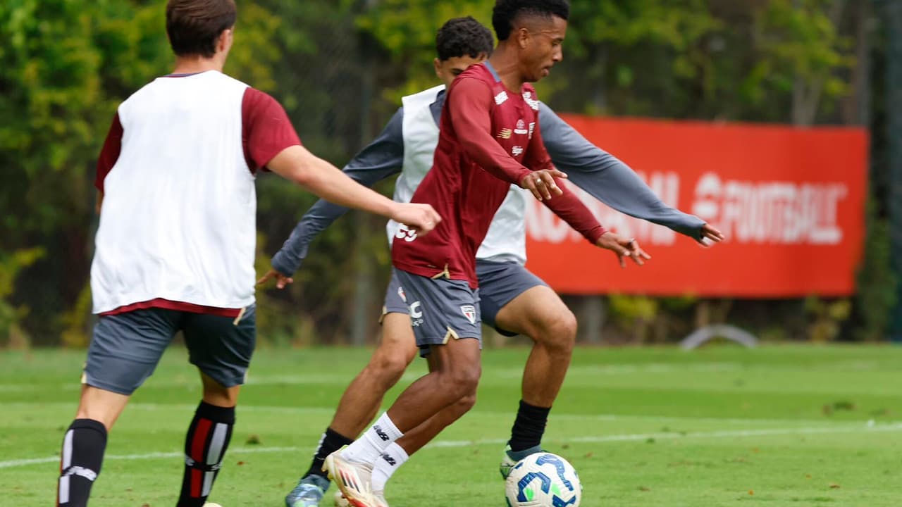 Profissional do São Paulo goleia Crias de Cotia em jogo-treino; veja destaques