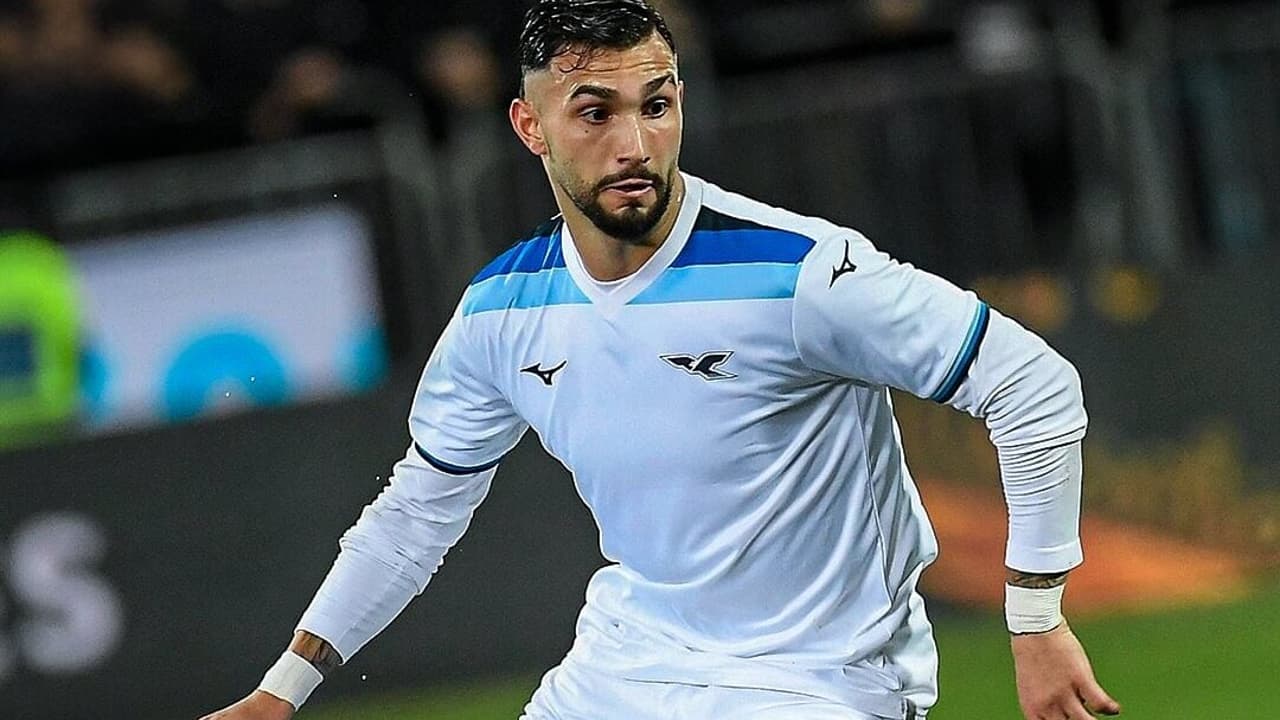 Flamengo demonstra interesse em Taty Castellanos, atacante com habilidades em destaque.