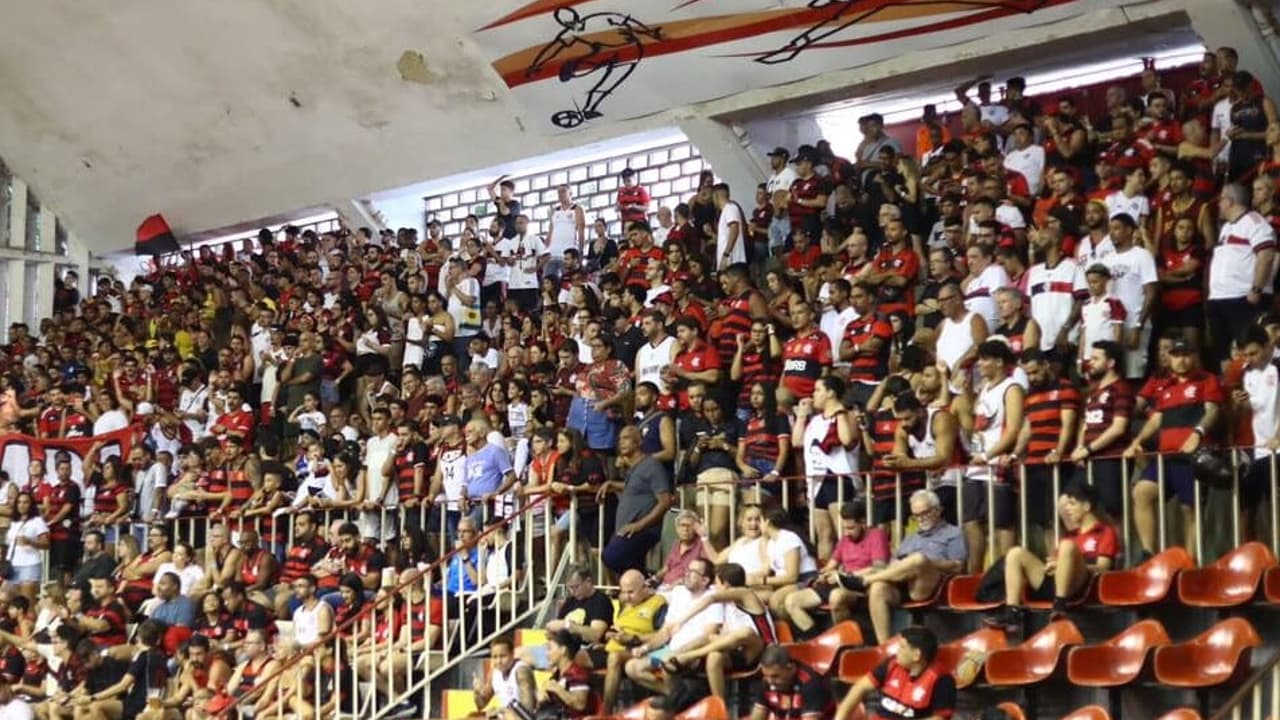 Reforço argentino de 26 anos: compromisso em honrar história do Flamengo
