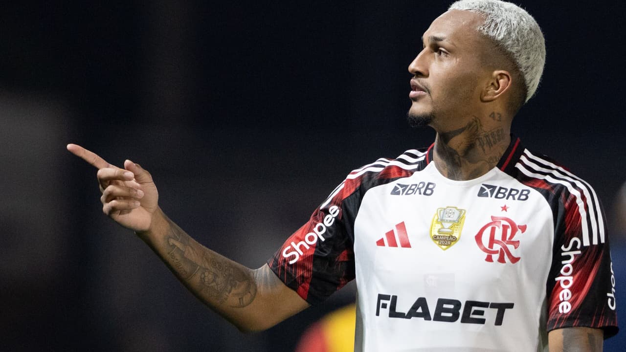 Chegada de Wesley, Ex-Flamengo, em Roma conta com apoio da torcida no aeroporto