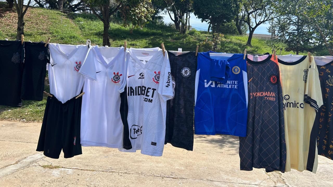 Provocações em Amistoso: Camisas do Chelsea marcam confronto do Corinthians.
