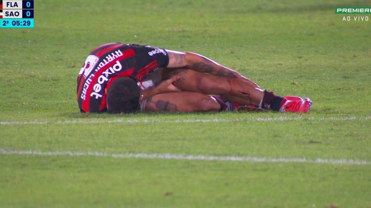 Cirurgia para Ayrton Lucas após lance em jogo entre Flamengo e São Paulo