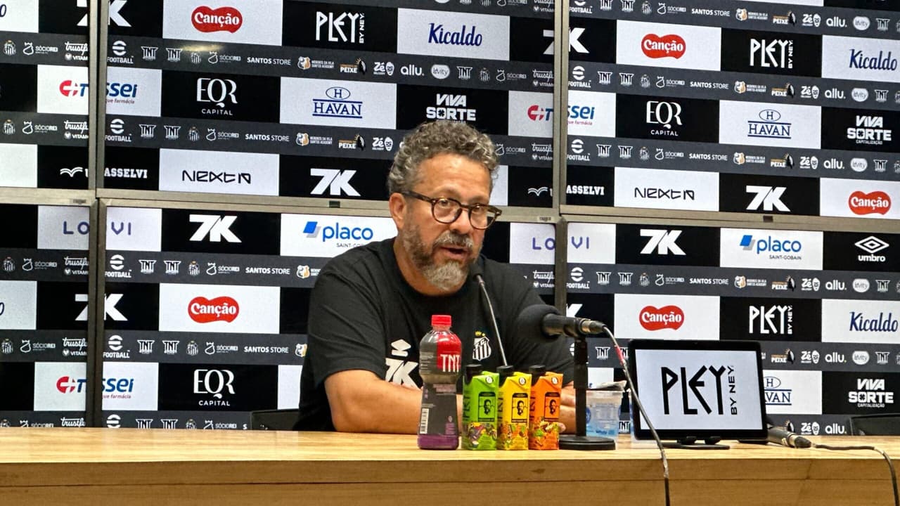 Cléber Xavier celebra vitória do Santos diante do Flamengo: 'Nos deu confiança'