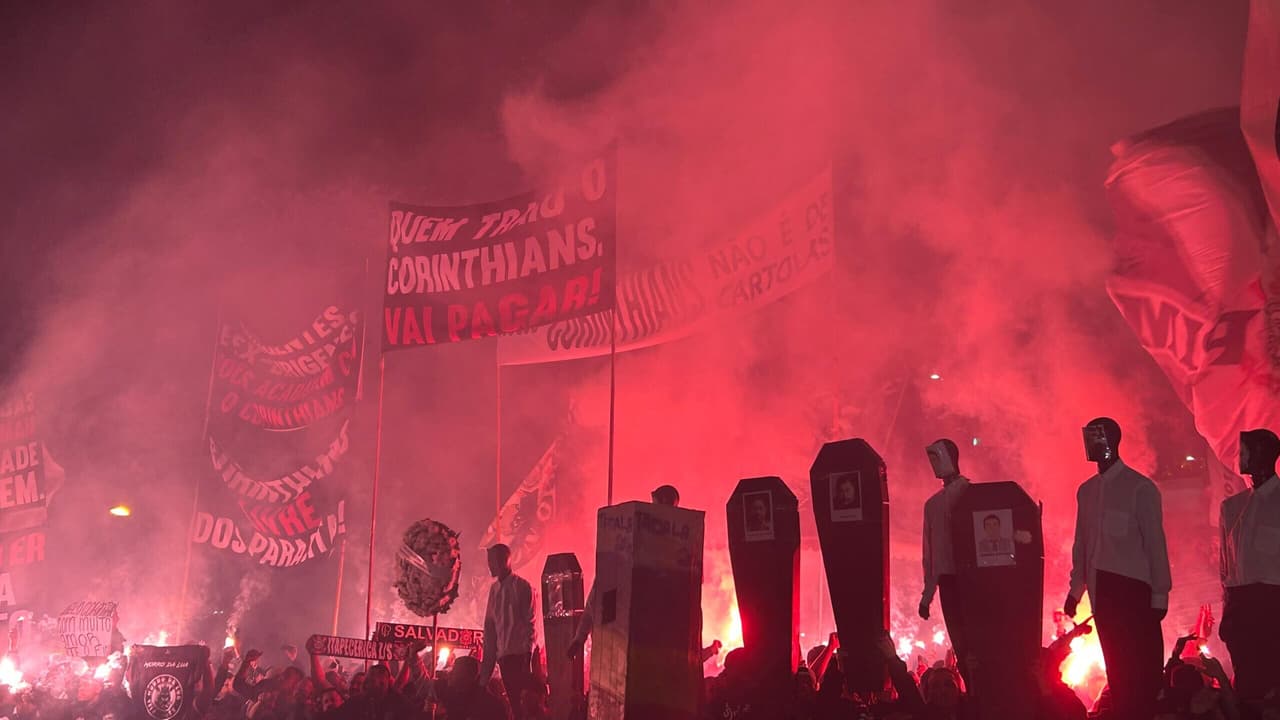 Protesto da Torcida do Corinthians: Funeral e Tadalafila contra Ex-Dirigentes