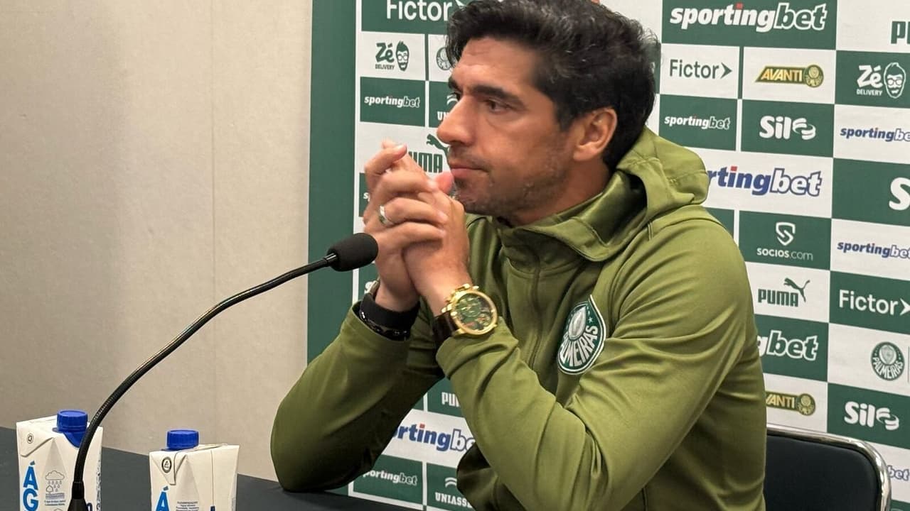 Abel critica arbitragem em derrota do Palmeiras para o Corinthians: 