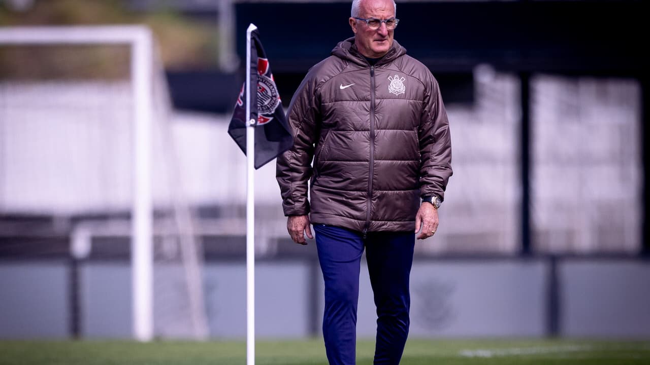 Dorival enfrenta desfalque de última hora e escala Memphis e Romero no ataque.