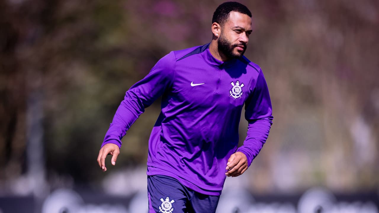 Corinthians treina com presença de Memphis e 'velho conhecido'