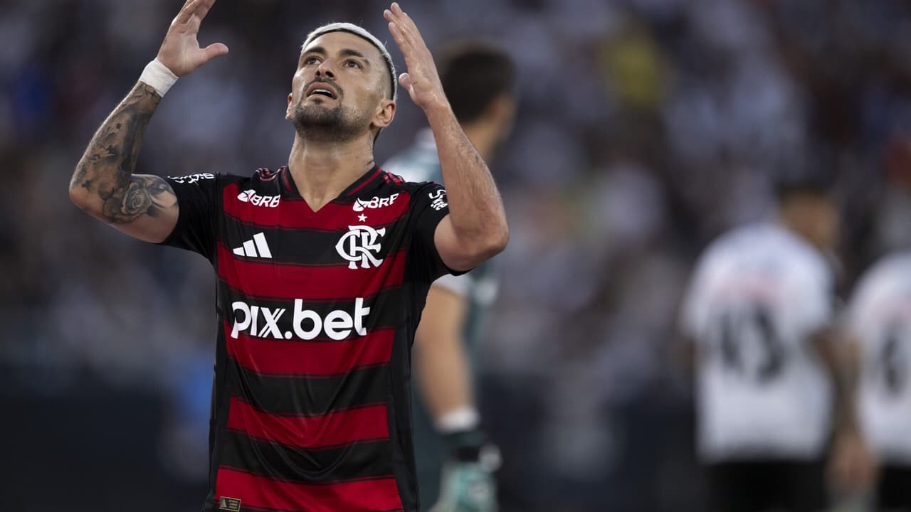 Arrascaeta solicita concentração total no Flamengo após polêmica com De La Cruz