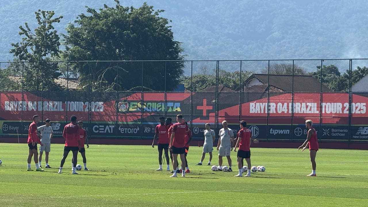Treino movimentado do Bayer Leverkusen no CT do Flamengo: veja imagens