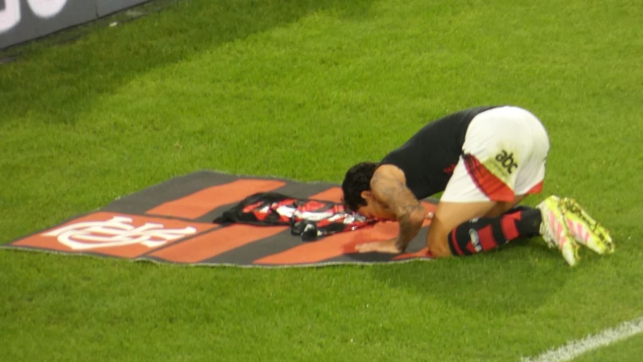 Pedro retorna como protagonista e garante vitória do Flamengo no clássico.