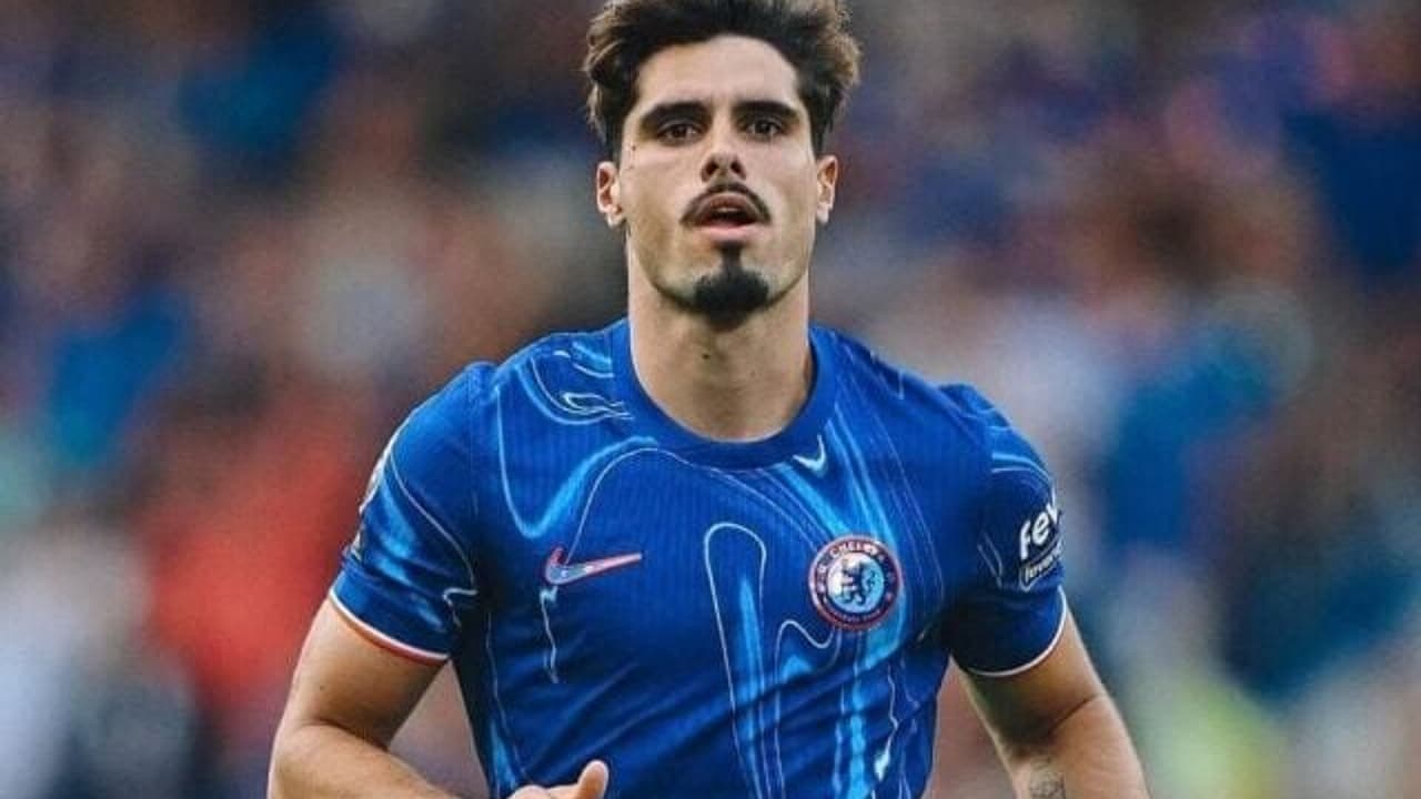 Iniciativa de Pedro Neto emociona web durante partida entre Palmeiras e Chelsea.