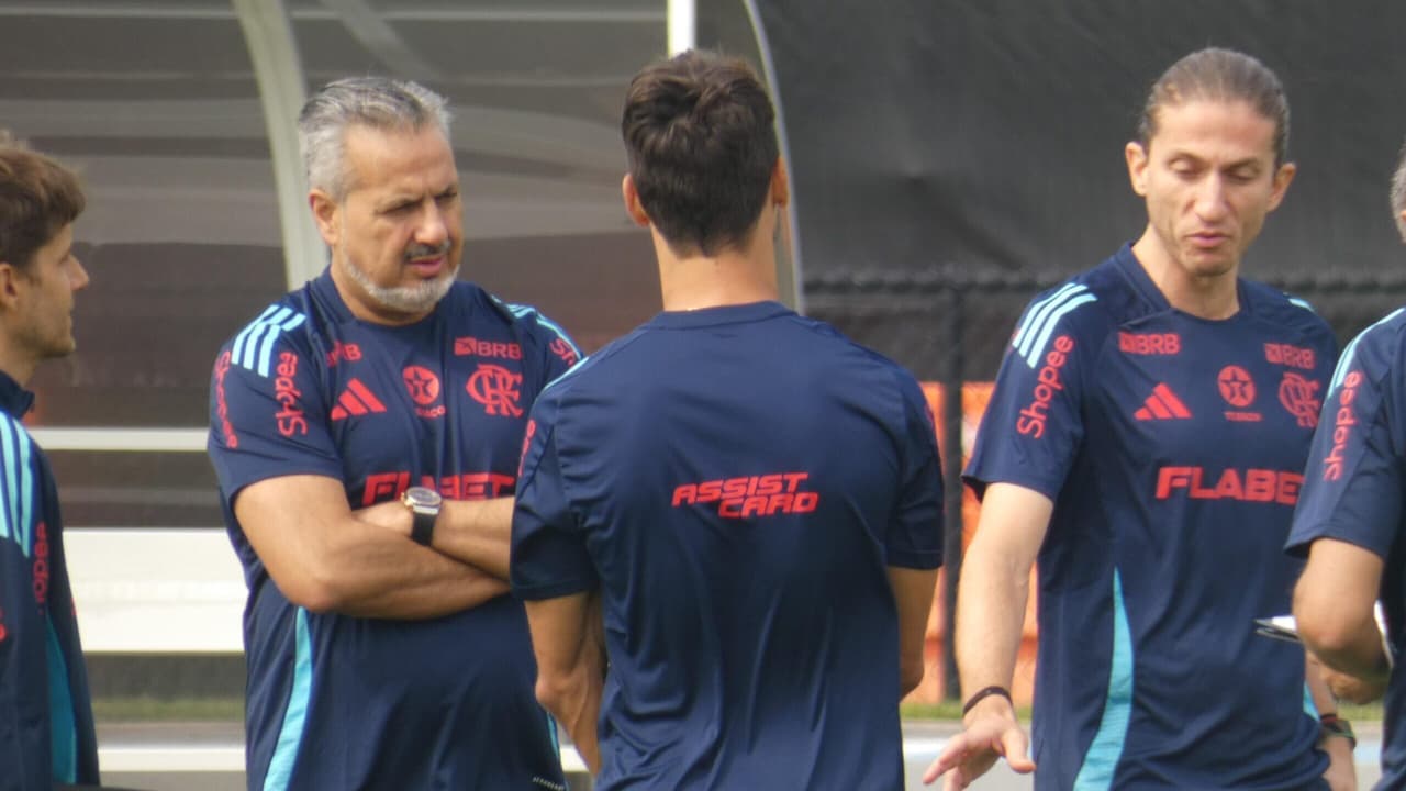 Flamengo se posiciona sobre janela de transferências