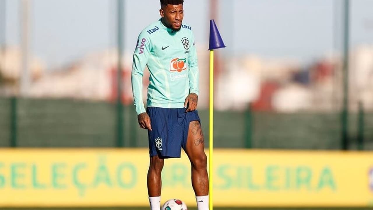 Flamengo encaminha contratação do lateral-direito Emerson Royal para reforçar o elenco.