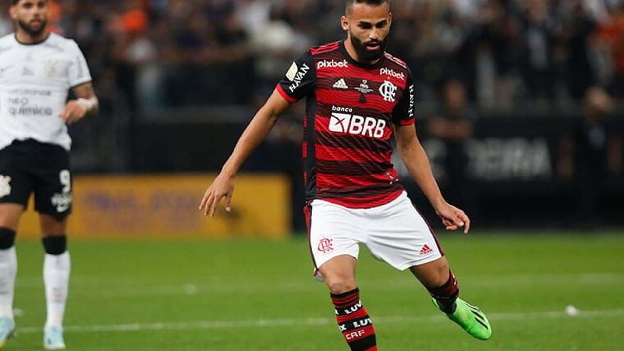 Flamengo cobra dívida do Internacional por jogador em nota oficial.