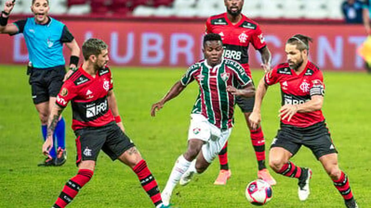 Despedida de Arrascaeta para Gerson: Profissionalismo evidenciado no Flamengo.