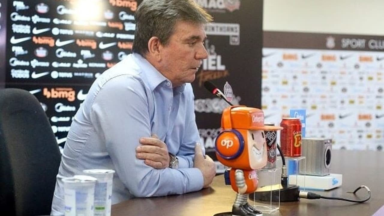 Organizada do Corinthians cobra punição para Andrés Sanchez