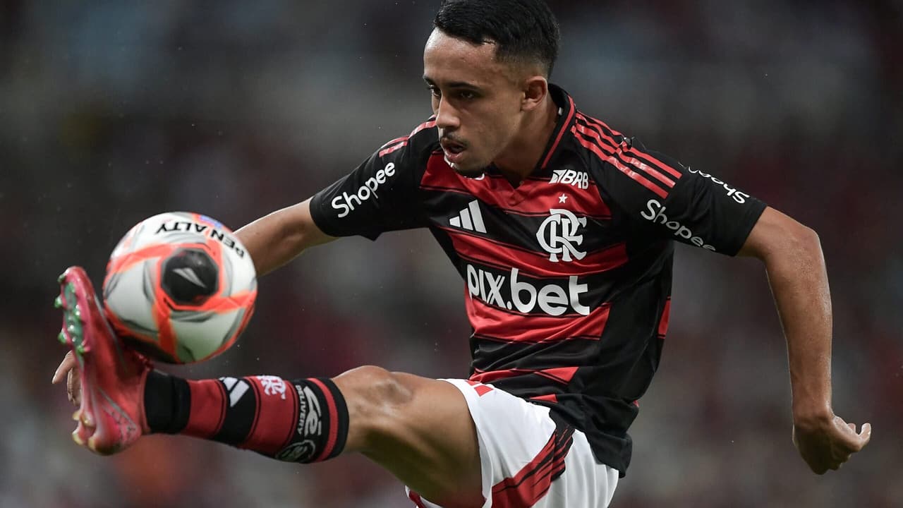 Flamengo rejeita oferta do Cruzeiro por Matheus Gonçalves.