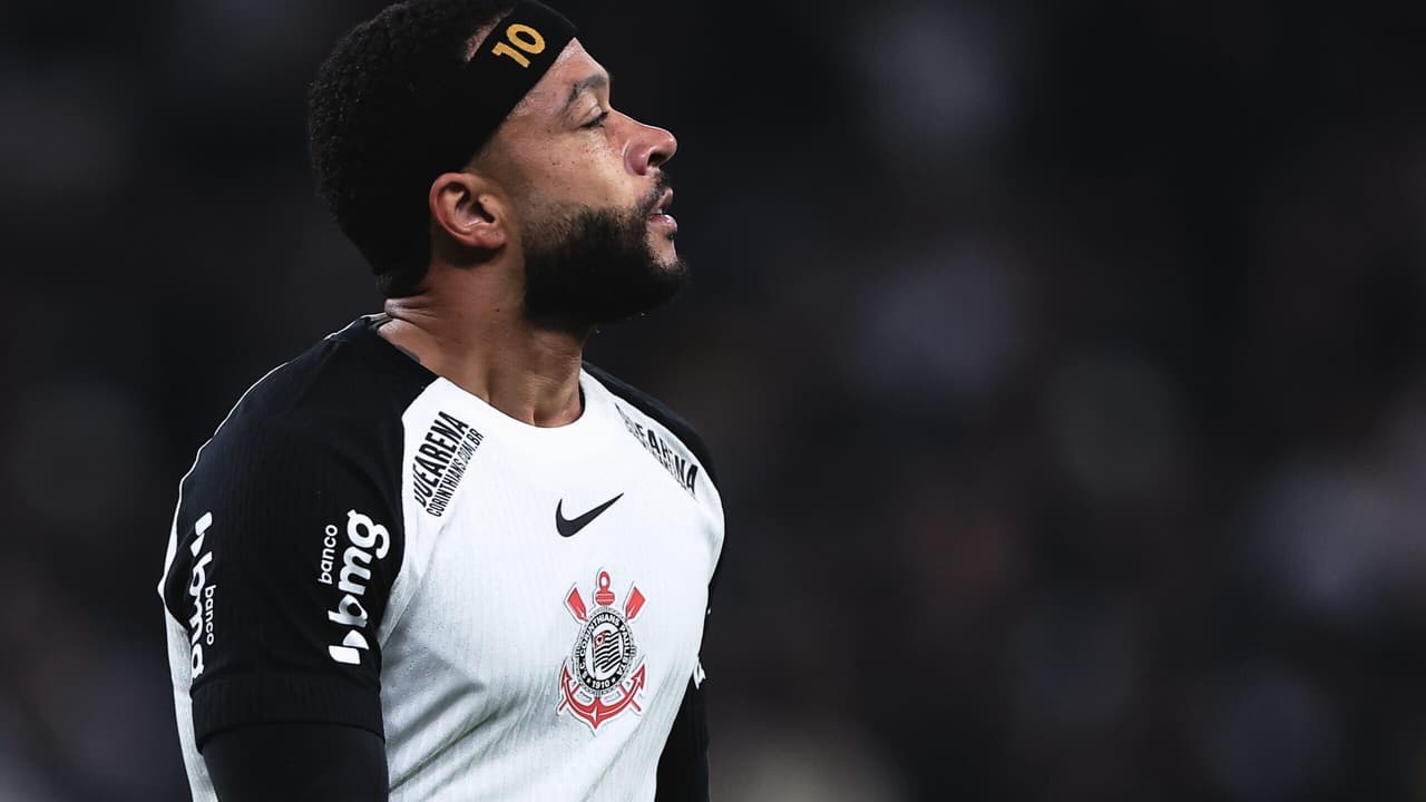 Corinthians vence Palmeiras e Memphis amarga derrota, destaca jornal espanhol.