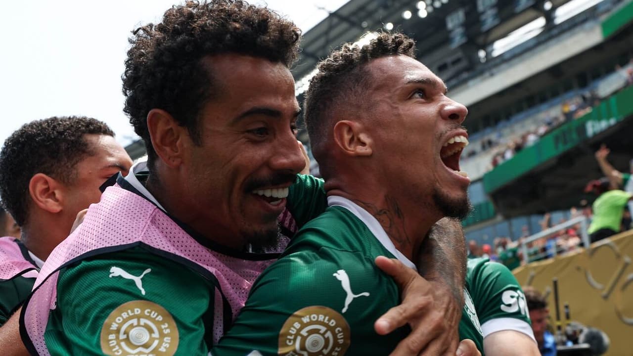 Palmeiras enfrenta Chelsea em jogo decisivo da Copa do Mundo de Clubes.