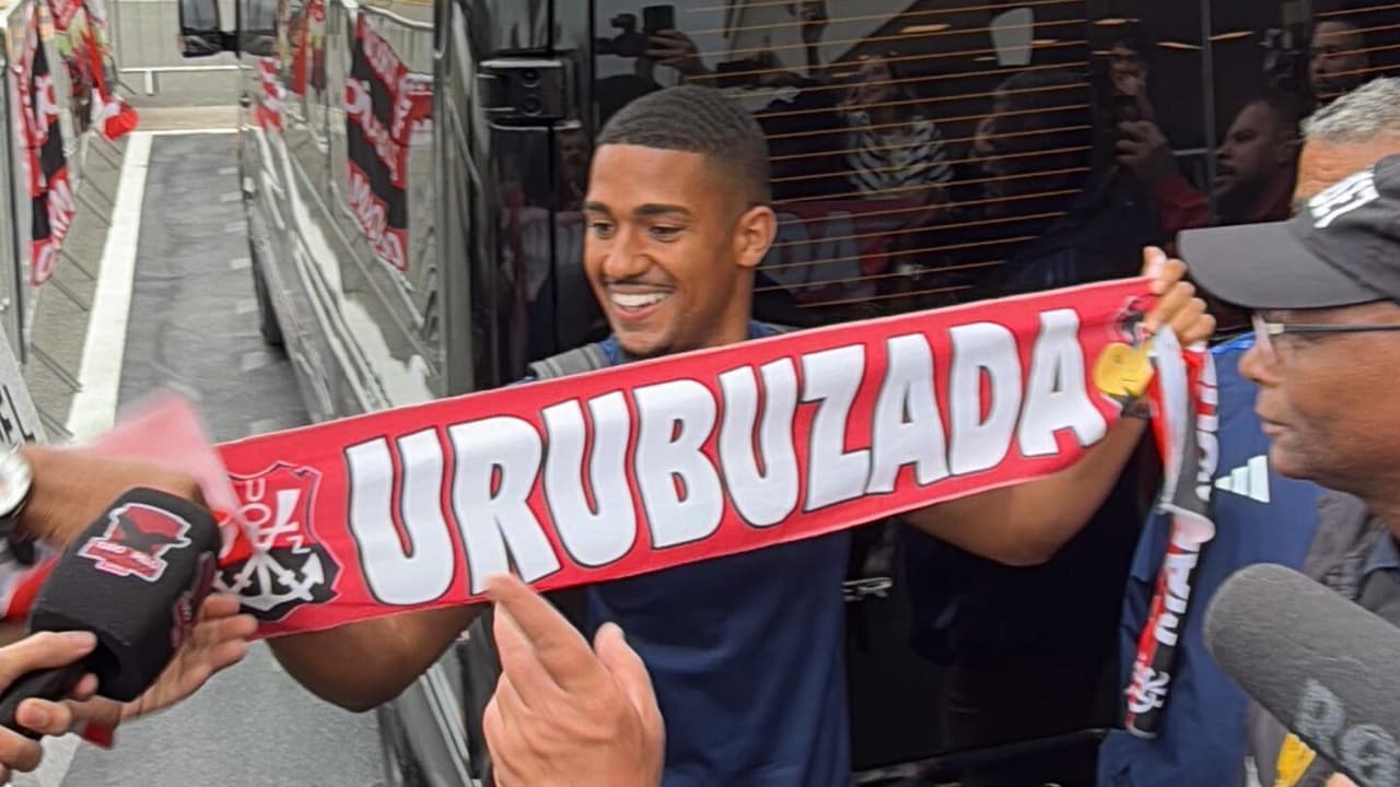 Chegada de Samuel Lino no Rio para assinar com Flamengo