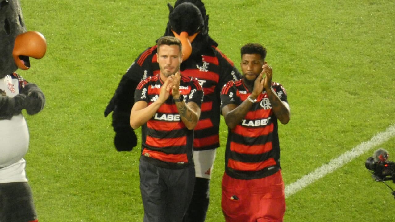 Apresentação de Saúl e Emerson Royal para torcida do Flamengo no Maracanã.
