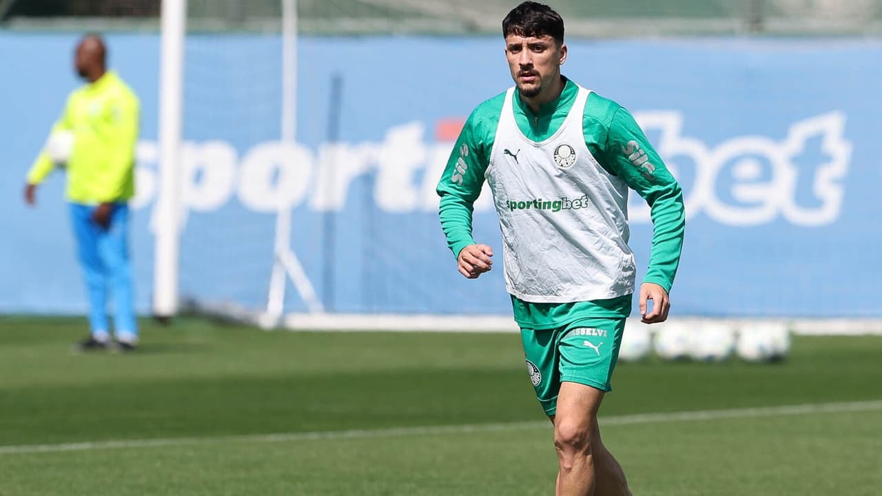 Veiga desfalca Palmeiras em treino e vira dúvida para Libertadores; veja escalação