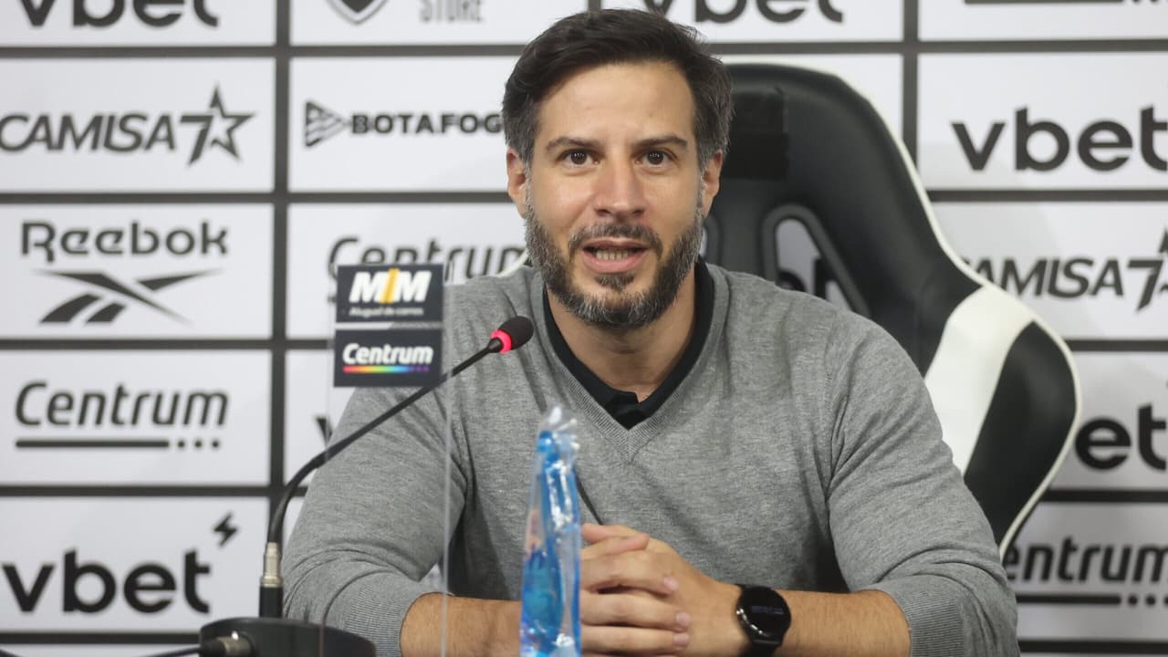 Diretor do Botafogo projeta duelo com o Vasco na Copa do Brasil