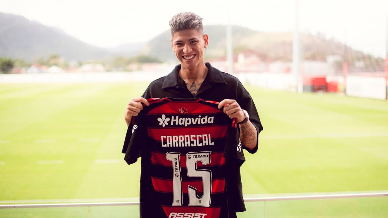 Inspiração em Ronaldinho: novato do Flamengo revela motivo do gesto carinhoso.