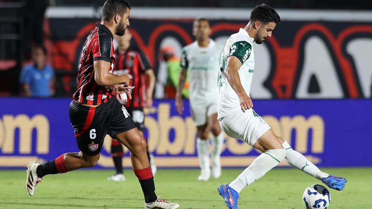 Polêmico pênalti a favor do Palmeiras gera revolta na web esportiva