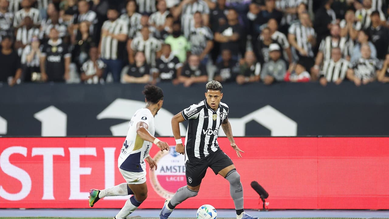 Matheus Martins opina sobre desempenho do Botafogo contra LDU