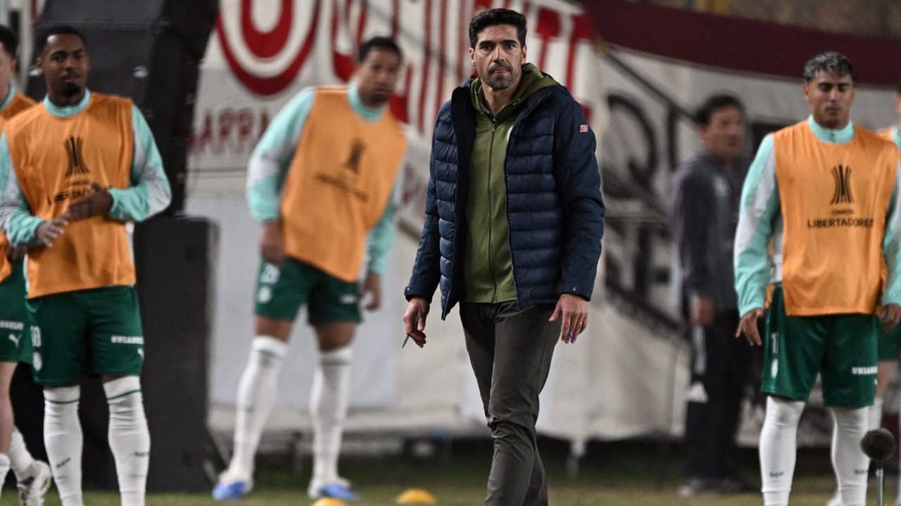 Abel comenta parceria entre Flaco e Vitor Roque no Palmeiras: 'Não acredito em fórmula mágica'