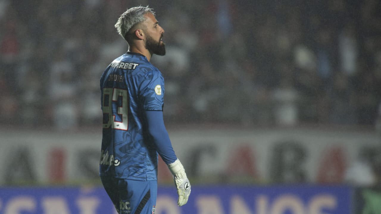 Jandrei viaja para deixar o São Paulo e tem chances de estrear contra o Corinthians