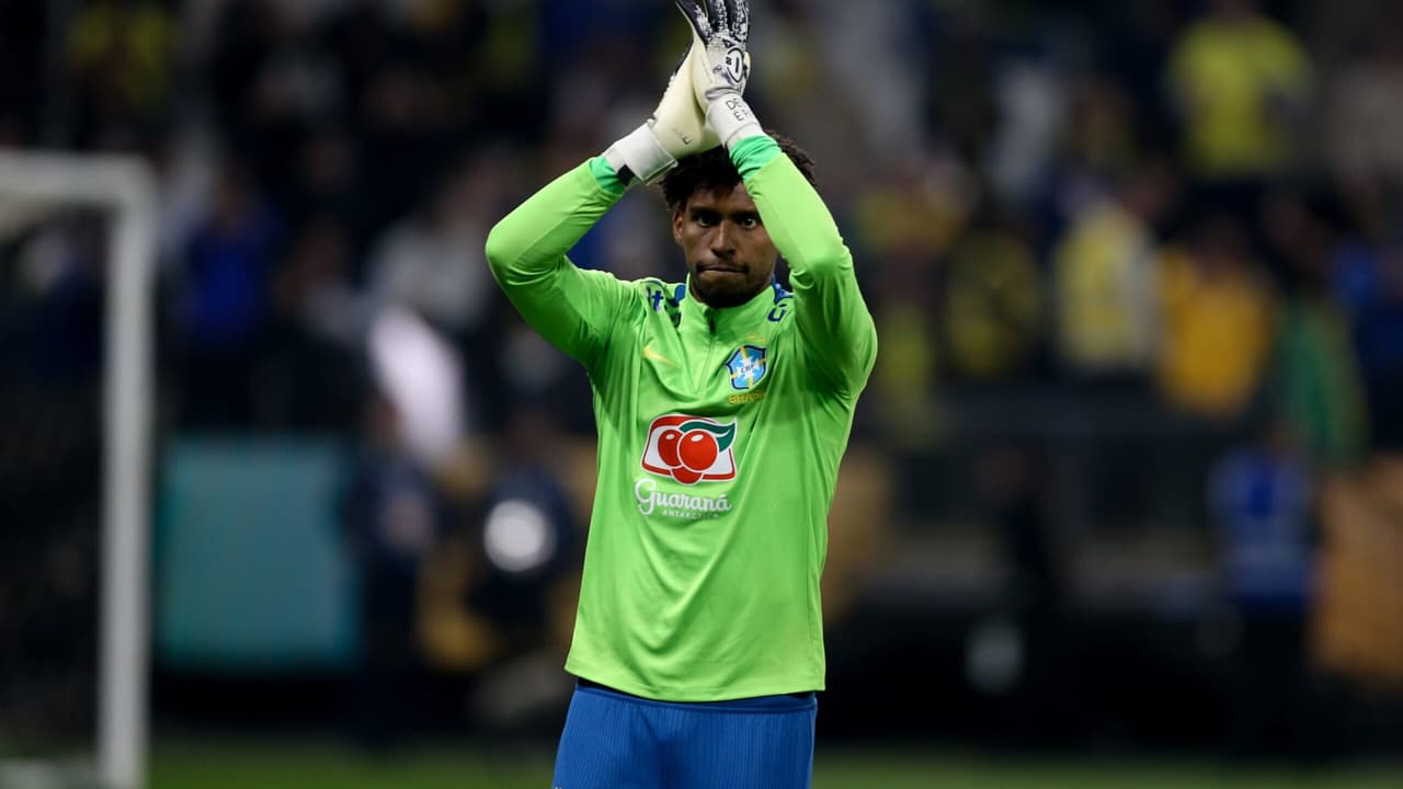 Hugo Souza, goleiro do Corinthians, é chamado para a Seleção Brasileira