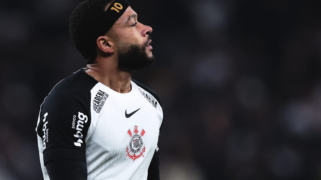 Memphis se destaca na recuperação, mas gramado sintético gera preocupação no Corinthians