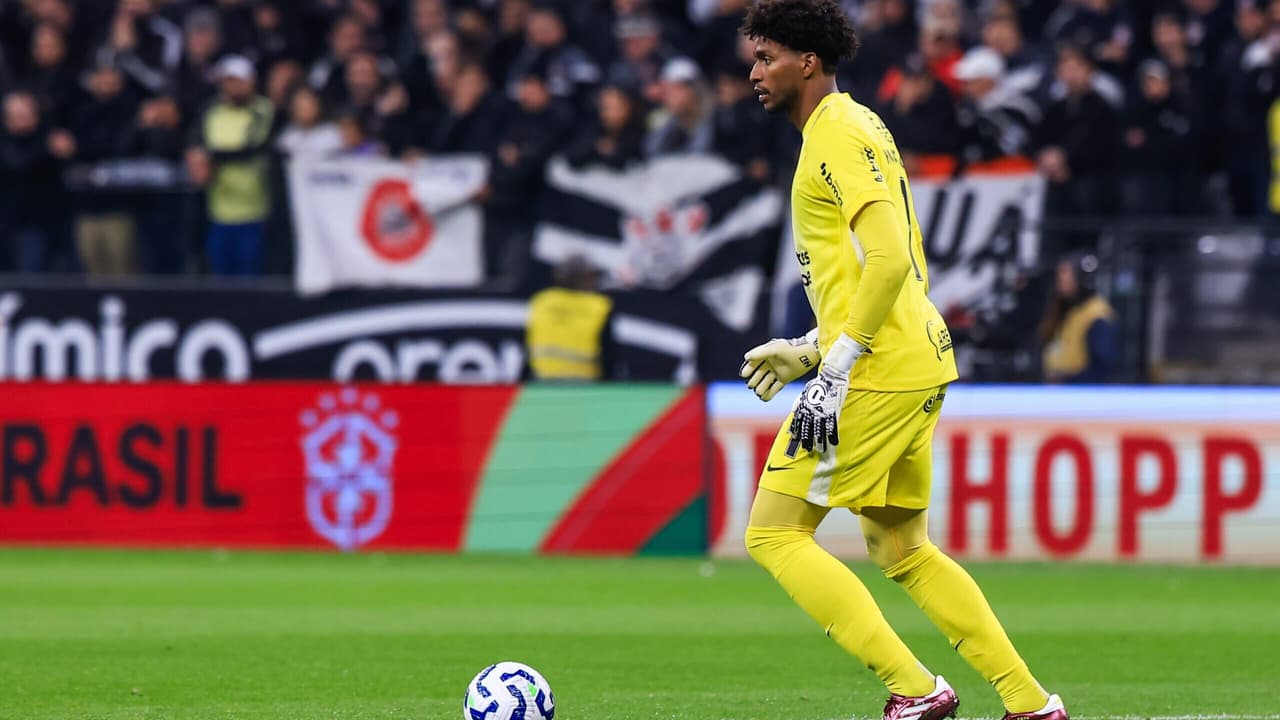 Corinthians: Hugo Souza defende atitude no Derby e menciona Weverton.