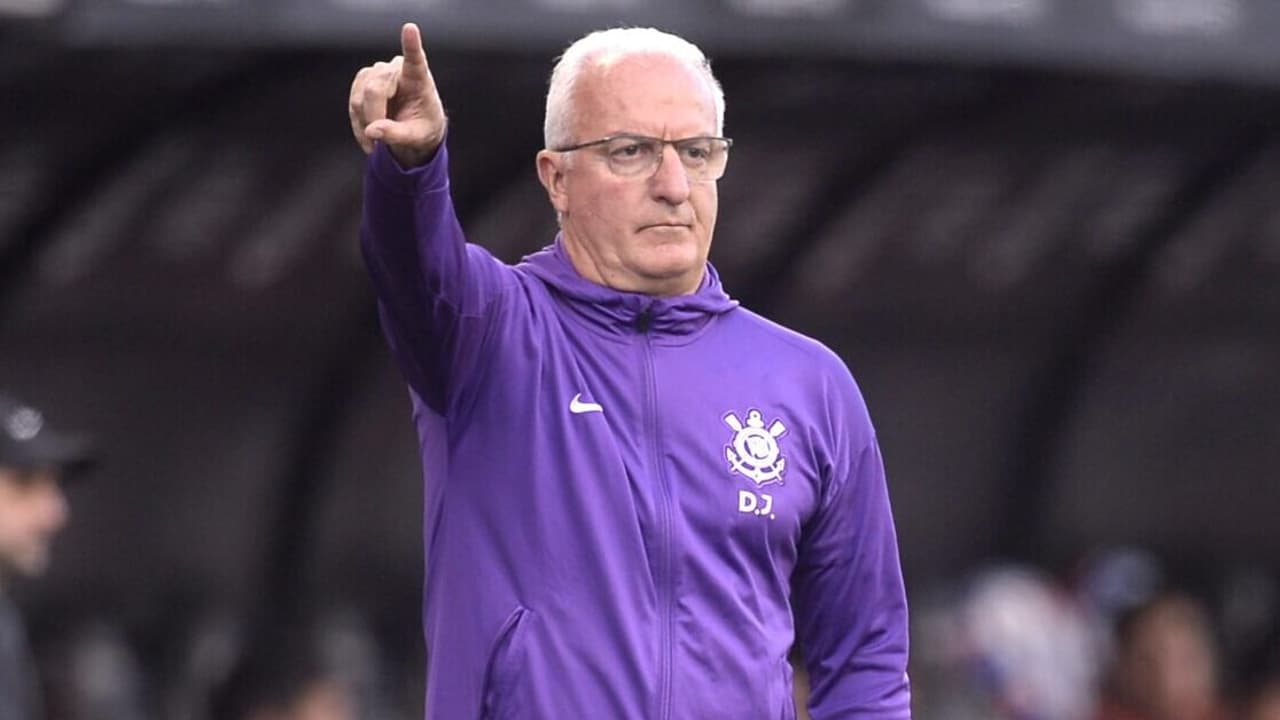 Ídolo corintiano critica titular por falta de entendimento tático: 