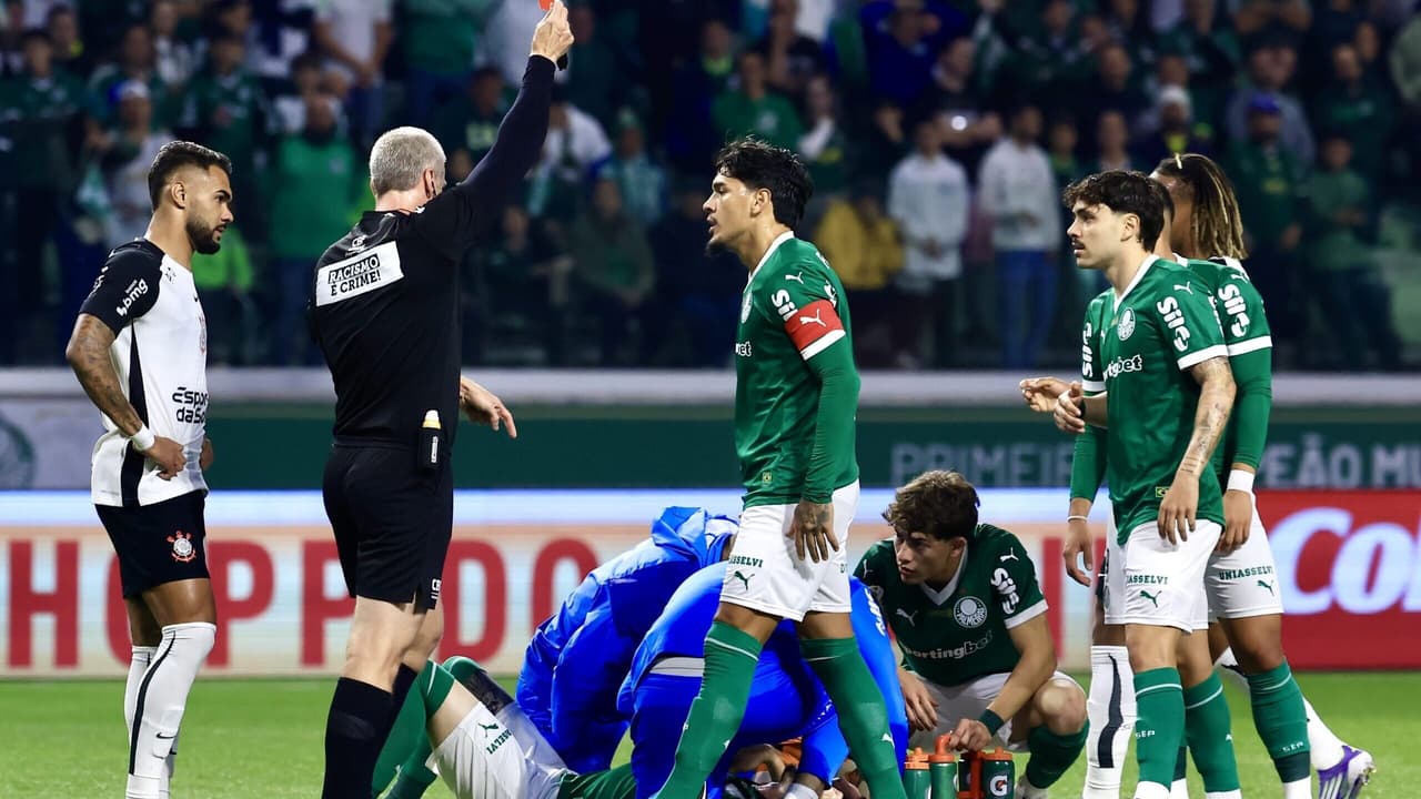 Aníbal expulso por agressão no clássico entre Palmeiras e Corinthians: assista ao vídeo.
