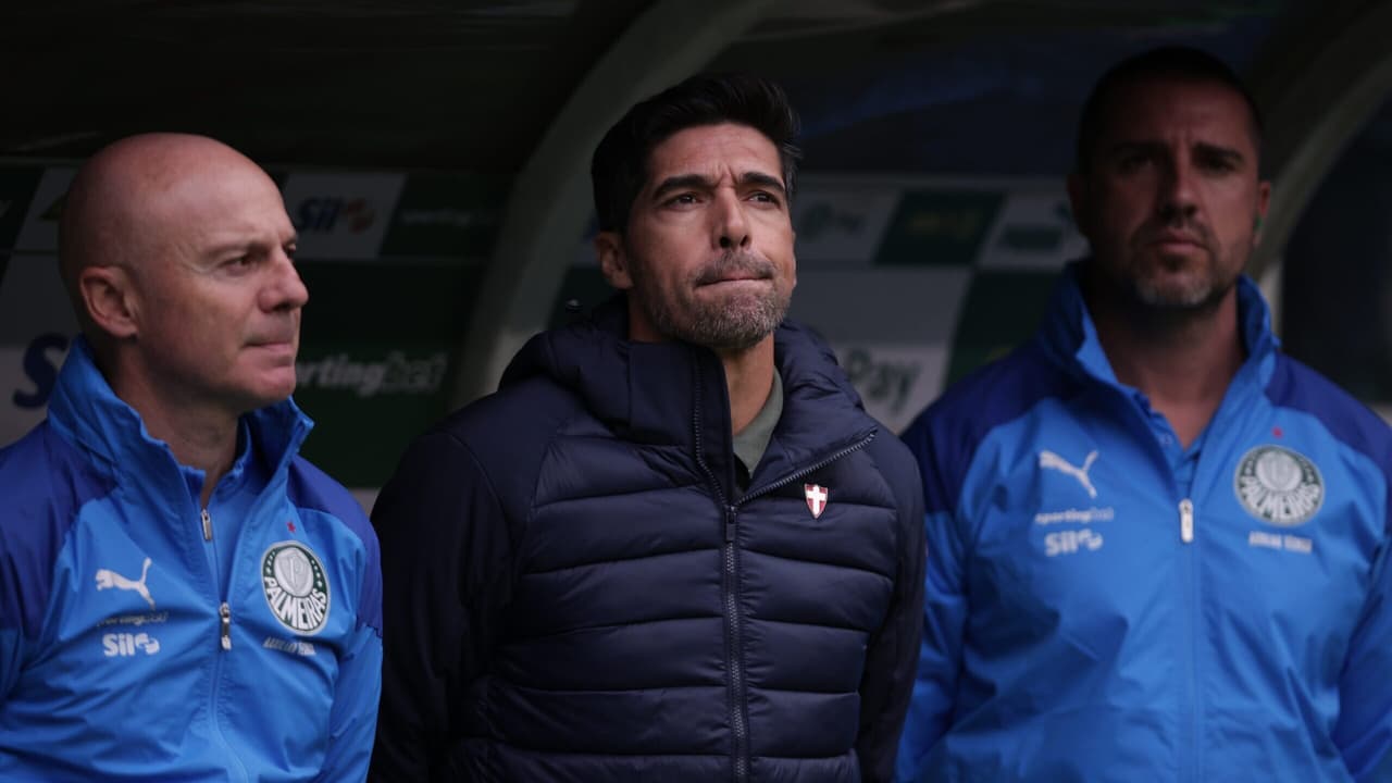 Decisão do VAR na vitória do Palmeiras gera comentário de Abel com adversário.