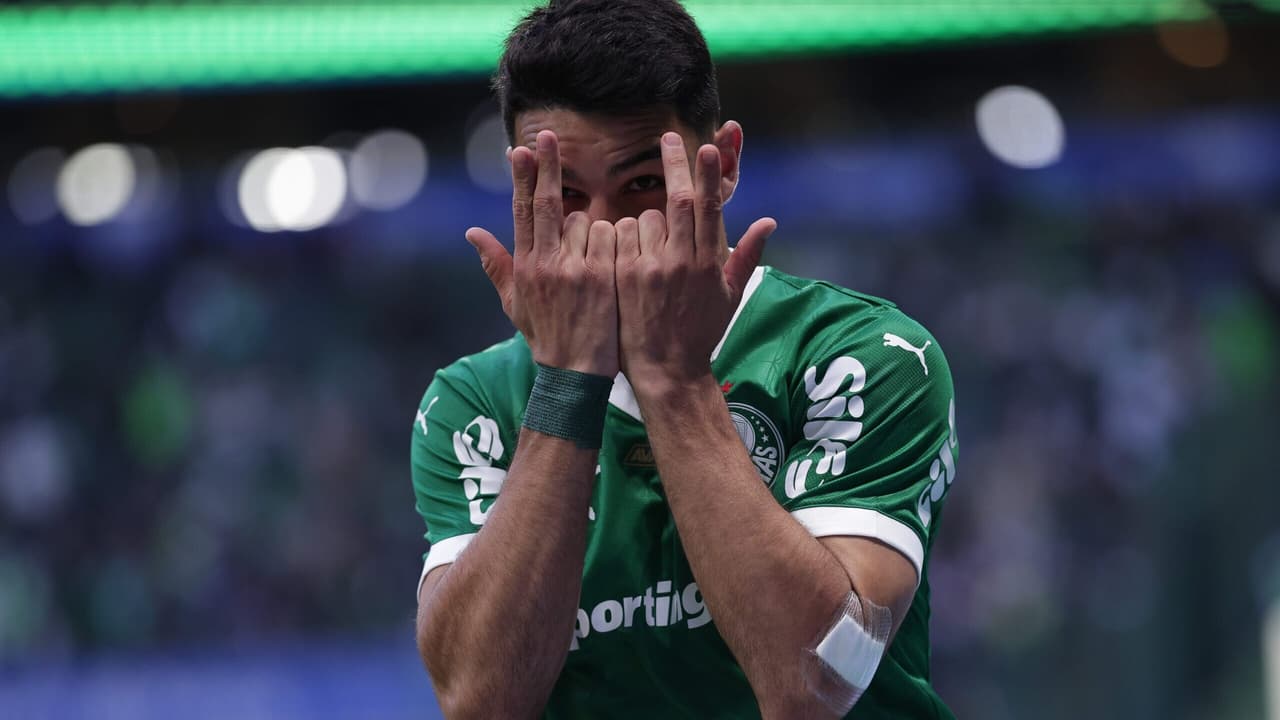 Polêmica em Palmeiras x Ceará: Arbitragem sem critério gera revolta no futebol.