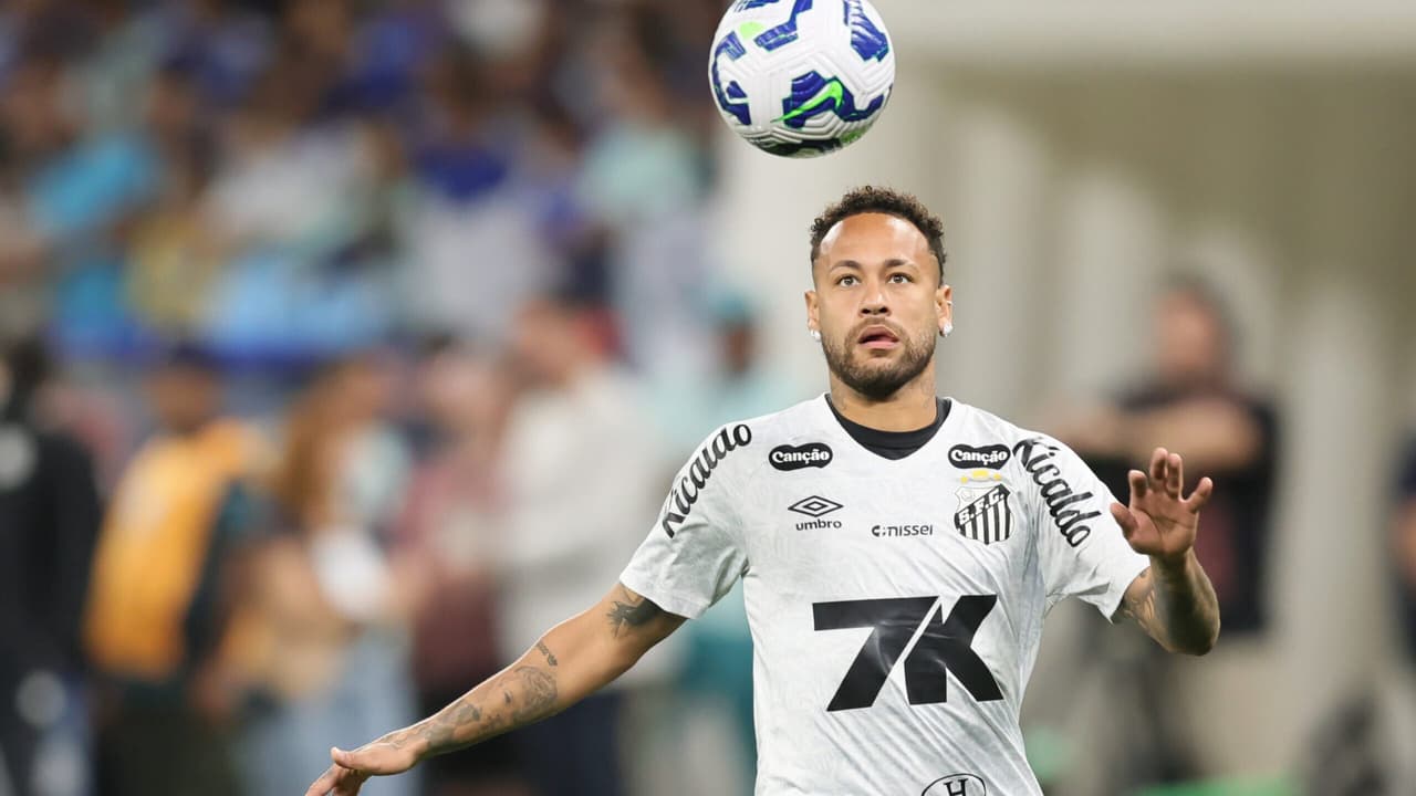 Neymar completa 250 jogos com a camisa do Santos