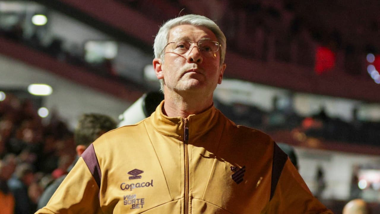 Athletico mantém titularidade, mas altera dois jogadores para duelo contra o Corinthians