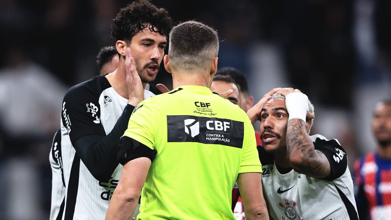Análise de comentaristas sobre gol controverso no confronto Corinthians x Bahia.