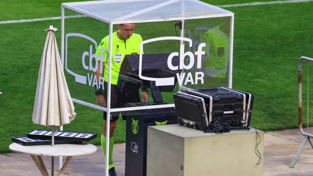 CBF divulga áudio do VAR do jogo entre o Santos e o Vasco