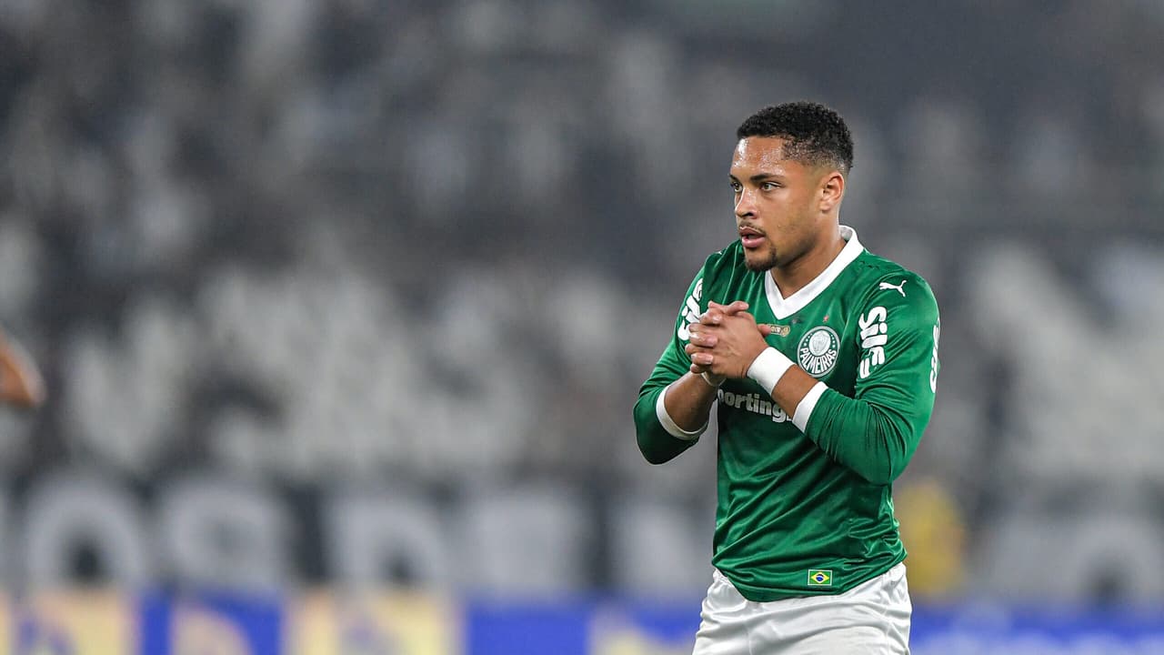 Vitor Roque destaca importância da vitória e pede Palmeiras humilde na Libertadores.