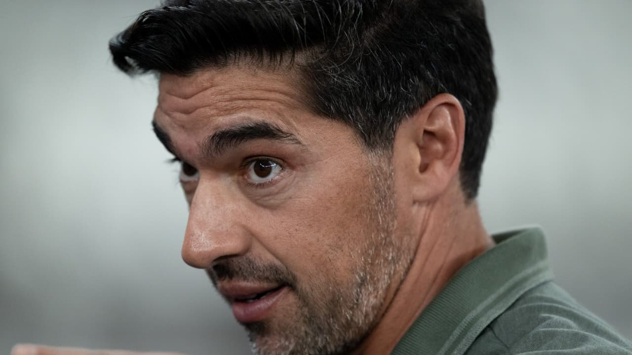 Abel valoriza apoio do Palmeiras em caso Al-Sadd e desconversa sobre renovação