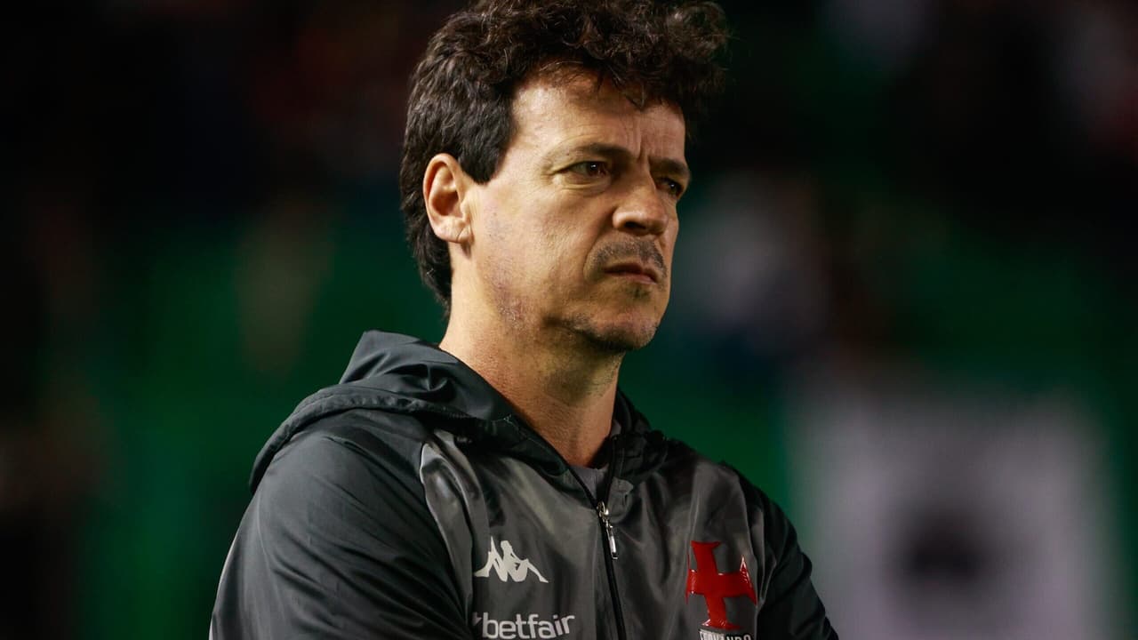 Fernando Diniz causa polêmica em Vasco x Corinthians com sua atitude inusitada