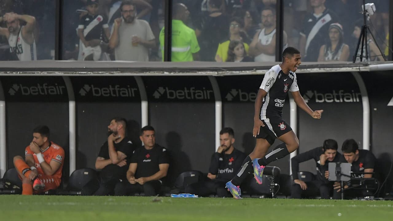Corinthians derrota Vasco por 3 a 2 e intensifica a luta contra o rebaixamento