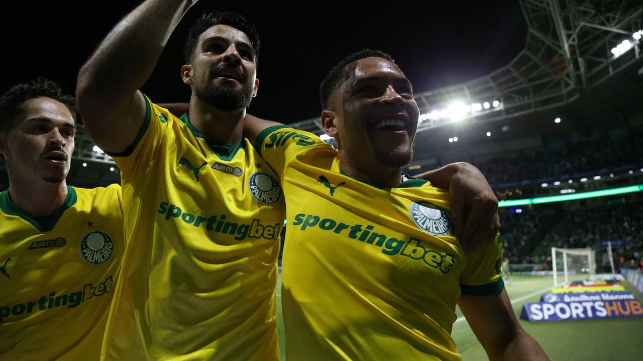 Flaco destaca sintonia com Vitor Roque no ataque do Palmeiras